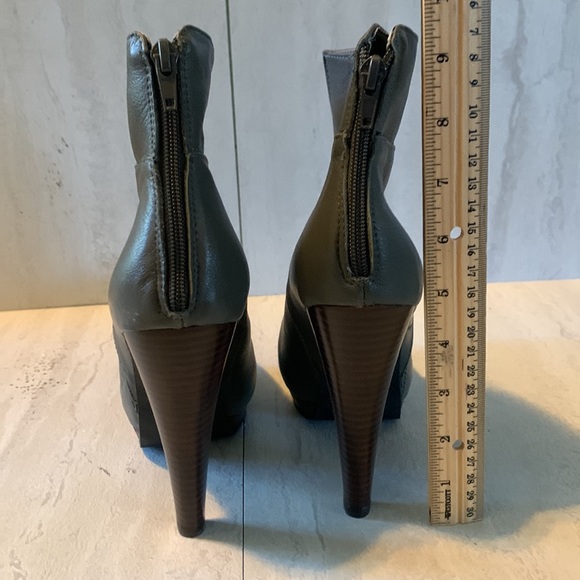 Restricted Women's Gray Leather Back Zipper Platform High Heeled Ankle Boots 8.5 - Picture 5 of 12